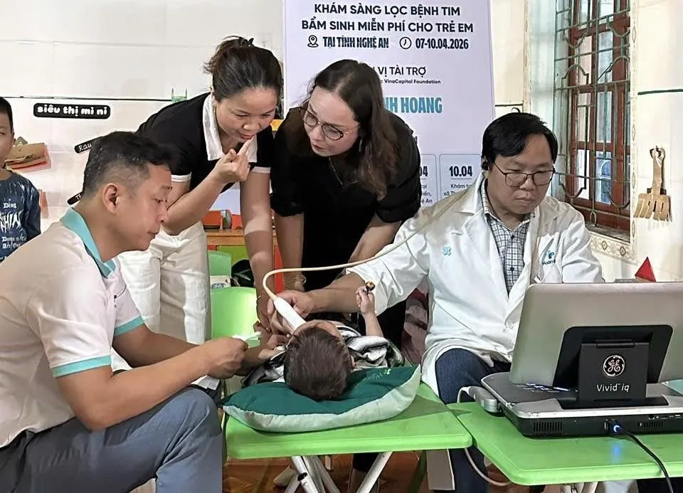 Kịp thời hỗ trợ y tế cho trẻ em vùng khó khăn tại Nghệ An thông qua khám sàng lọc