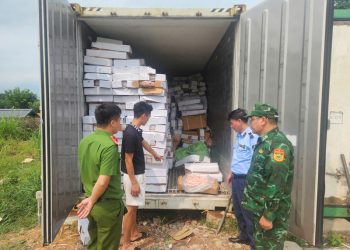 Quảng Ninh: Phát hiện, thu giữ hơn 25 tấn thực phẩm không rõ nguồn gốc