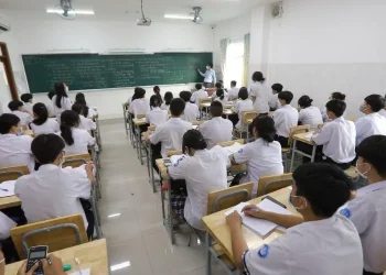 Cách chọn trường phù hợp tài chính: Tránh sai lầm khiến cha mẹ “đuối tiền”