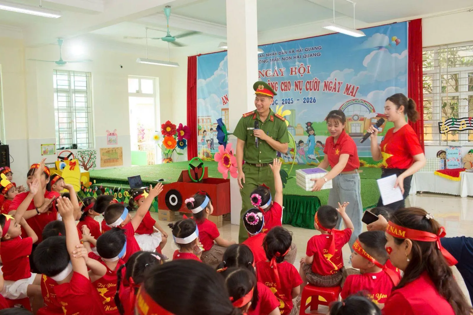 Công an xã Hải Quang chủ động tuyên truyền an toàn giao thông tại các trường mầm non