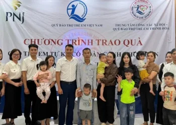 Ấm áp chương trình “Trao yêu thương” cho trẻ em tự kỷ tại Thanh Hóa