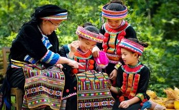 Thành phố Huế: Hàng ngàn người tham gia khai hội Điện Huệ Nam