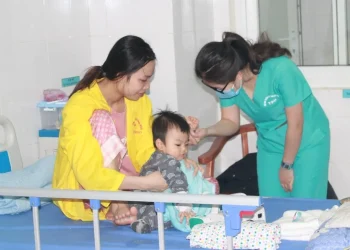 Thanh Hóa: Số trẻ em nhập viện tăng cao do nắng nóng gay gắt đầu mùa