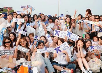 Giới trẻ háo hức trước giờ diễn concert ‘Anh Trai Say Hi’ tại Mỹ Đình