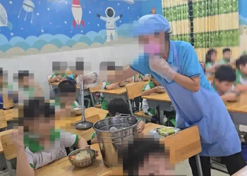 Lá chắn kiểm dịch bếp ăn bị chọc thủng: Cần “luật hóa” đến số hoá bữa ăn học đường 
