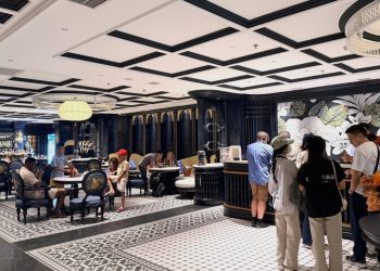 Du khách nô nức về Hà Nội dịp nghỉ lễ, nhu cầu khách sạn tăng cao