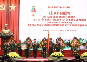 Cục Tuyên huấn đón nhận Huân chương Bảo vệ Tổ quốc hạng Nhất