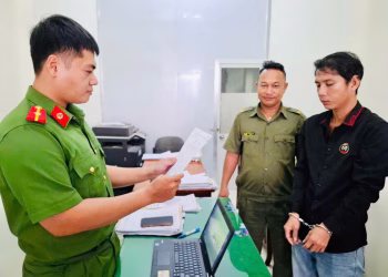 Khởi tố bị can đối tượng mang dao đi giải quyết mâu thuẫn, chém nhầm người