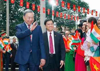 Tổng Bí thư, Chủ tịch nước Tô Lâm gặp gỡ cán bộ Đại sứ quán, cộng đồng người Việt Nam tại Ấn Độ