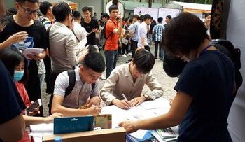 Bộ Ngoại giao khuyến cáo người dân cảnh giác với chiêu trò ‘việc nhẹ lương cao’