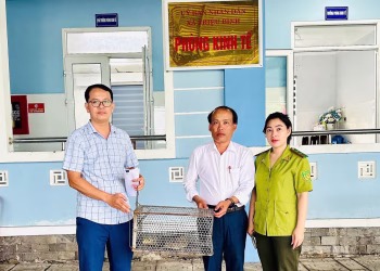 Bàn giao cá thể kỳ đà vân quý hiếm cho trung tâm cứu hộ