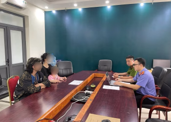 Làm rõ vụ cháu bé nghi bị bạo hành tại quán bia ở Hà Nội