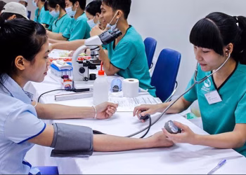 Dự kiến chi phí khám sức khỏe định kỳ miễn phí khoảng 350.000 đồng/người dân/năm