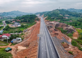 Nỗ lực để sớm hoàn thành 27 km đầu cao tốc Hữu Nghị – Chi Lăng