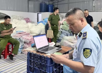 Khởi tố vụ sản xuất băng vệ sinh giả quy mô lớn ở Hưng Yên