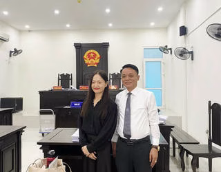 Nữ diễn viên Lan Phương giành được quyền nuôi con sau vụ phúc thẩm ly hôn với chồng Tây