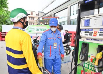 Bộ Công Thương đề nghị các địa phương giám sát chặt triển khai xăng E10