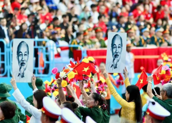 Ánh sáng Hồ Chí Minh soi đường cho chúng ta đi