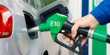 Giá xăng sinh học E10 cao nhất không quá 25.120 đồng/lít