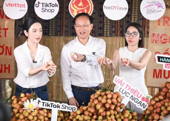 Bắc Ninh: Phó Chủ tịch tỉnh livetream bán vải ‘hút’ hơn 20.000 người xem