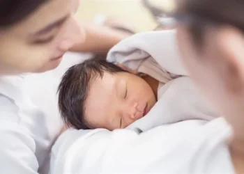 Phụ nữ sinh đủ 2 con trước 35 tuổi được hỗ trợ tiền, miễn phí sàng lọc thai nhi