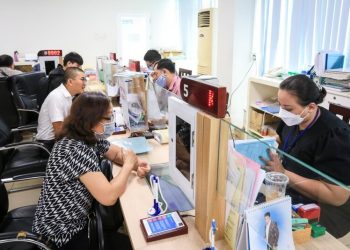 Viên chức được tiếp nhận vào công chức xếp lương ra sao?