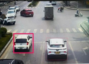 Làm rõ ‘tranh cãi’ tình huống quay đầu xe trên phần đường người đi bộ