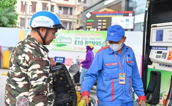 Giá xăng dầu giảm mạnh chiều 28/5, RON 95 còn 24.154 đồng/lít