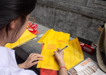 Về “trường đại học đầu tiên” của Việt Nam cầu may trước kỳ thi tốt nghiệp THPT