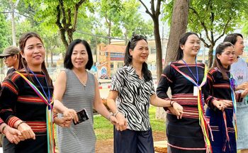 Đất Tổ Phú Thọ đông kín khách dịp lễ 30/4 – 1/5