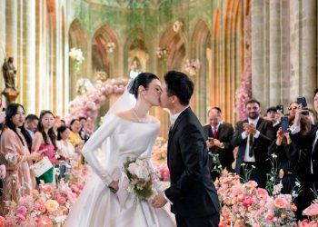 Hề Mộng Dao và con trai tỷ phú cưới trong lâu đài