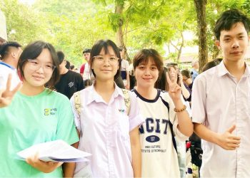 Thí sinh phấn khởi kết thúc ngày cuối Kỳ thi tốt nghiệp THPT 2026