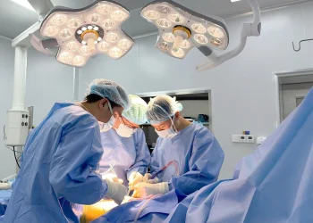 Vinmec Nha Trang trả lại 2 cm chân bị lệch cho nữ du khách Nga nhờ kỹ thuật thay khớp háng được “may đo” bằng công nghệ in 3D