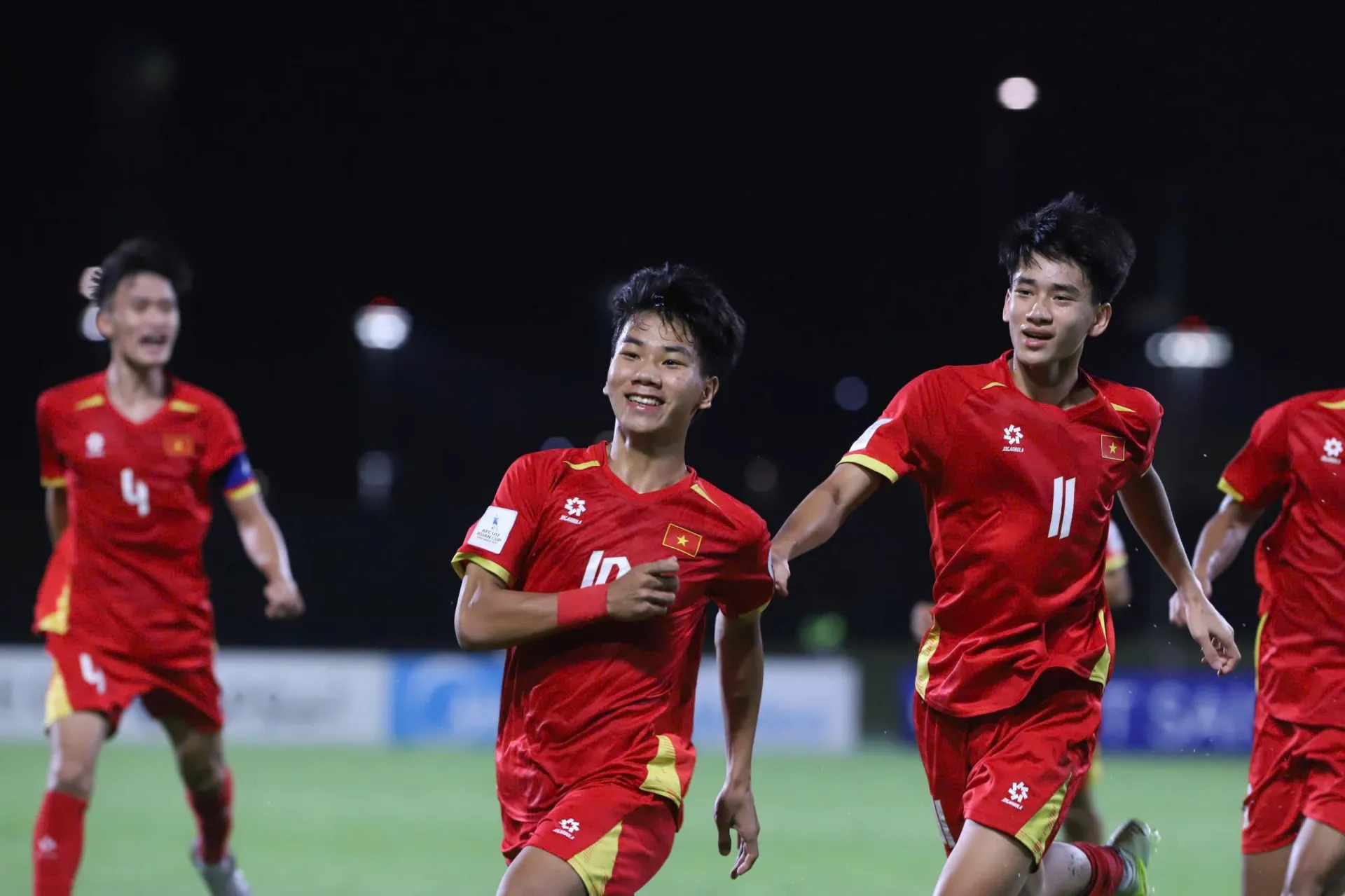 Chu Ngọc Nguyễn Lực, sản phẩm của lò đào tạo trẻ Hả Nội FC ghi bàn gỡ hòa 1-1, mở ra chiến thắng ngược của U17 Việt Nam trước U17 UAE. u17 việt nam