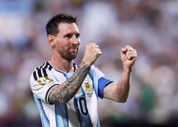 Messi làm cả thế giới ngỡ ngàng