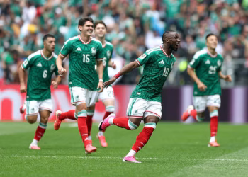 Mexico và Hàn Quốc giành vé vào vòng trong