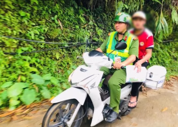 Thí sinh ở Tuyên Quang ngủ quên, hỏng xe giữa đường được Công an đón đi thi