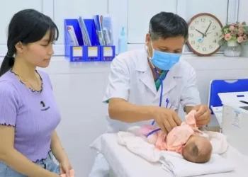 Hành trình giành lại sự sống của em bé sinh non 26 tuần