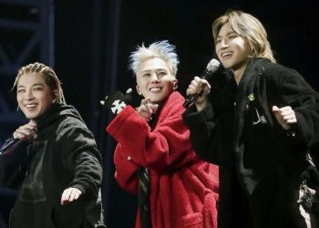 G-Dragon cùng nhóm nhạc BIG BANG diễn tại Hà Nội trong tour lịch sử