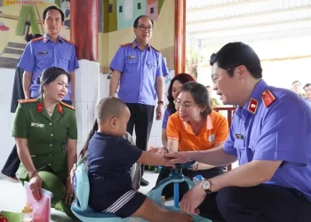Những em bé đặc biệt bên trong Trại giam Thủ Đức vui mừng đón Tết Thiếu nhi