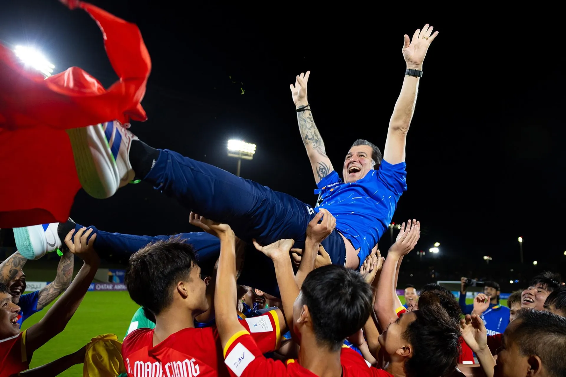 HLV Cristiano Roland hiện cũng đang làm công tác đào tạo trẻ tại Hà Nội FC. U17 việt nam