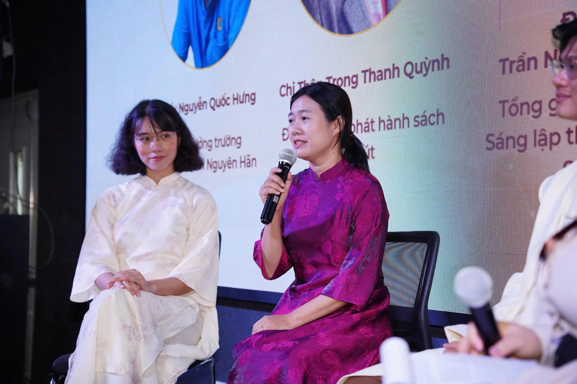 Bà Trần Ngọc Nguyệt Quế đại diện Ban tổ chức giao lưu cùng khán giả. Phát triển nội dung cho trẻ em
