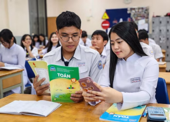 Miễn phí mượn sách giáo khoa cho học sinh phổ thông từ năm học 2029 – 2030