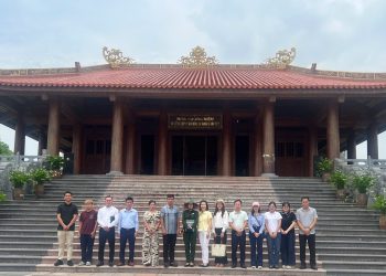 CÔNG TY CỔ PHẦN TRUYỀN HÌNH CÁP HÀ NỘI DÂNG HƯƠNG TƯỞNG NIỆM CÁC ANH HÙNG LIỆT SĨ