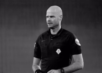 Trọng tài Hà Lan Rob Dieperink qua đời ở tuổi 38