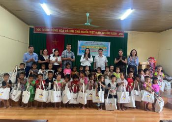 TRUYỀN HÌNH CÁP HÀ NỘI CÙNG ĐỐI TÁC MANG HƠI ẤM TÌNH THƯƠNG ĐẾN VỚI TRẺ EM VÙNG CAO BẢN TÈN