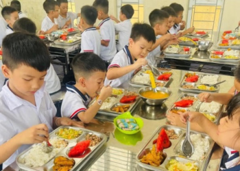Sở GD&ĐT Hà Nội yêu cầu kiểm soát chặt bữa ăn bán trú trong trường học