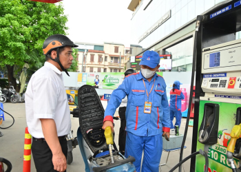 Bộ Công Thương yêu cầu doanh nghiệp không găm hàng, bảo đảm nguồn cung xăng dầu