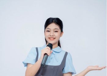 Cứ mỉm cười và nói như đang kể chuyện cho bạn thân nghe