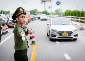 Tổ chức lại giao thông, xử lý nghiêm ‘cò mồi’ tại sân bay Nội Bài